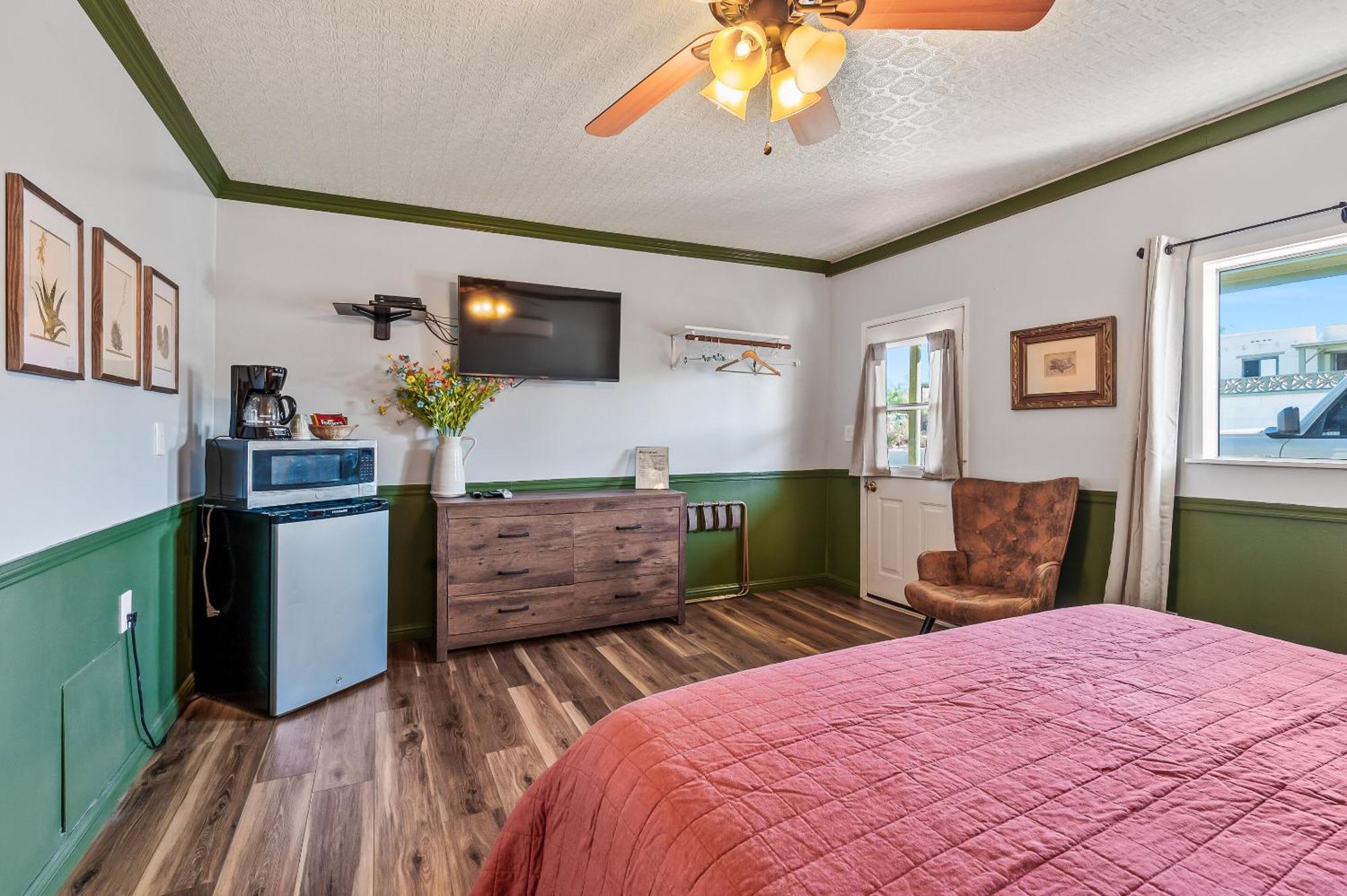 Sagebrush Inn 툼스톤 객실 사진 A room at the Inn at the Opera House