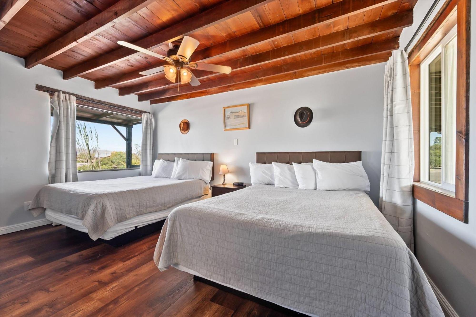 Sagebrush Inn 툼스톤 객실 사진 Guest room at the Inn at the Opera